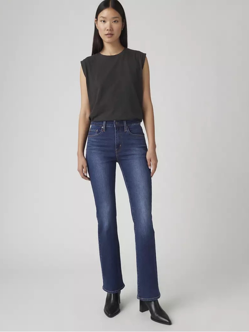 Levi’s 725 High rise bootcut jeans in dark wash